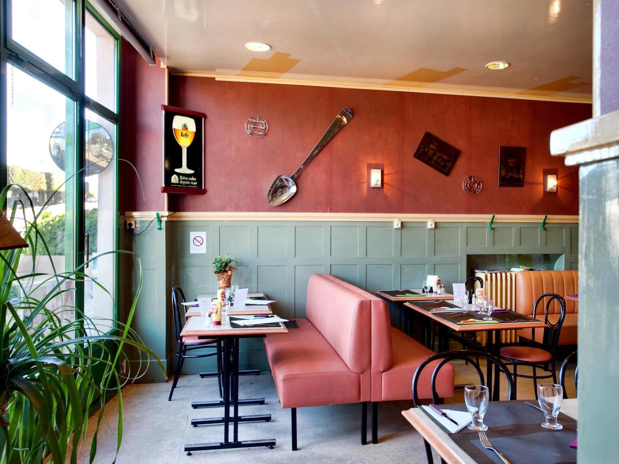 Logis & Restaurant Arcombelle 2*