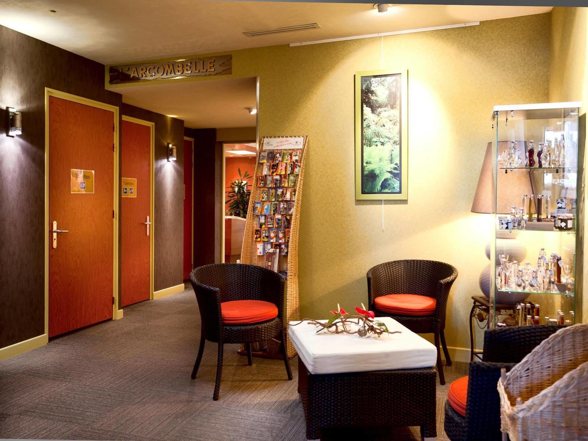 Logis & Restaurant Arcombelle 2*